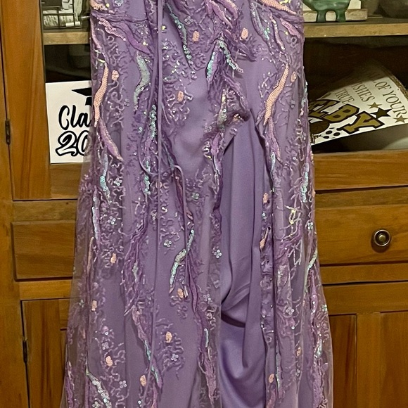 Size 2 lavender prom gown never worn - Picture 4 of 7